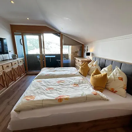 Vogelnest Mit Dachsteinblick & Pool Apartmán
